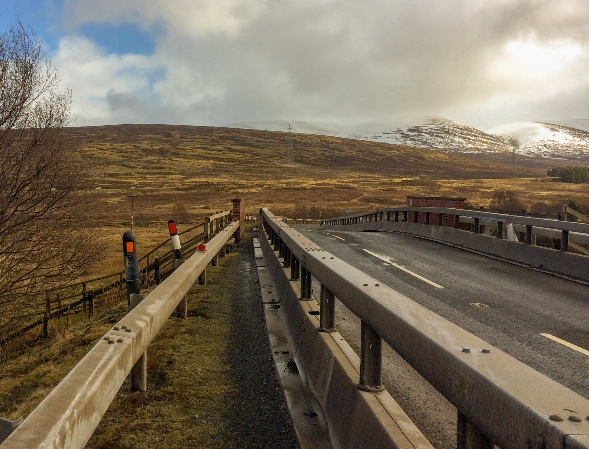 ESSENTIAL £235,000 MAINTENANCE PROJECT UNDERWAY FOR A889 DALWHINNIE RAIL BRIDGE