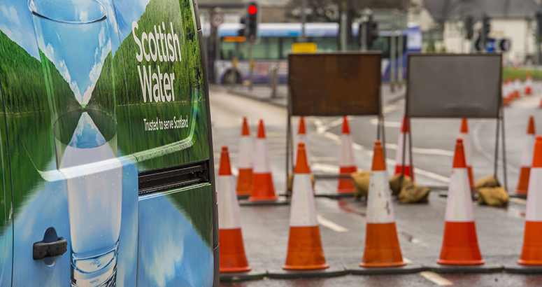 EMERGENCY REPAIRS ON A702 IN BIGGAR FOLLOWING BURST WATER MAIN