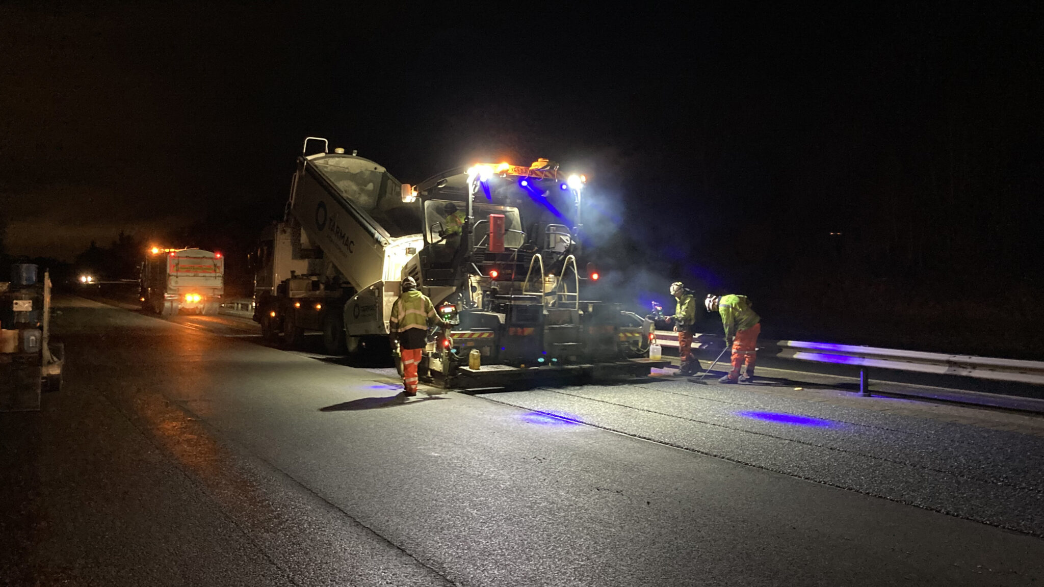 RESURFACING THE NORTHBOUND M876, PRIOR TO JUNCTION 1