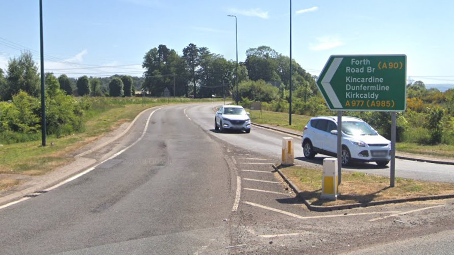 RESURFACING THE A977 NEAR TULLIALLAN