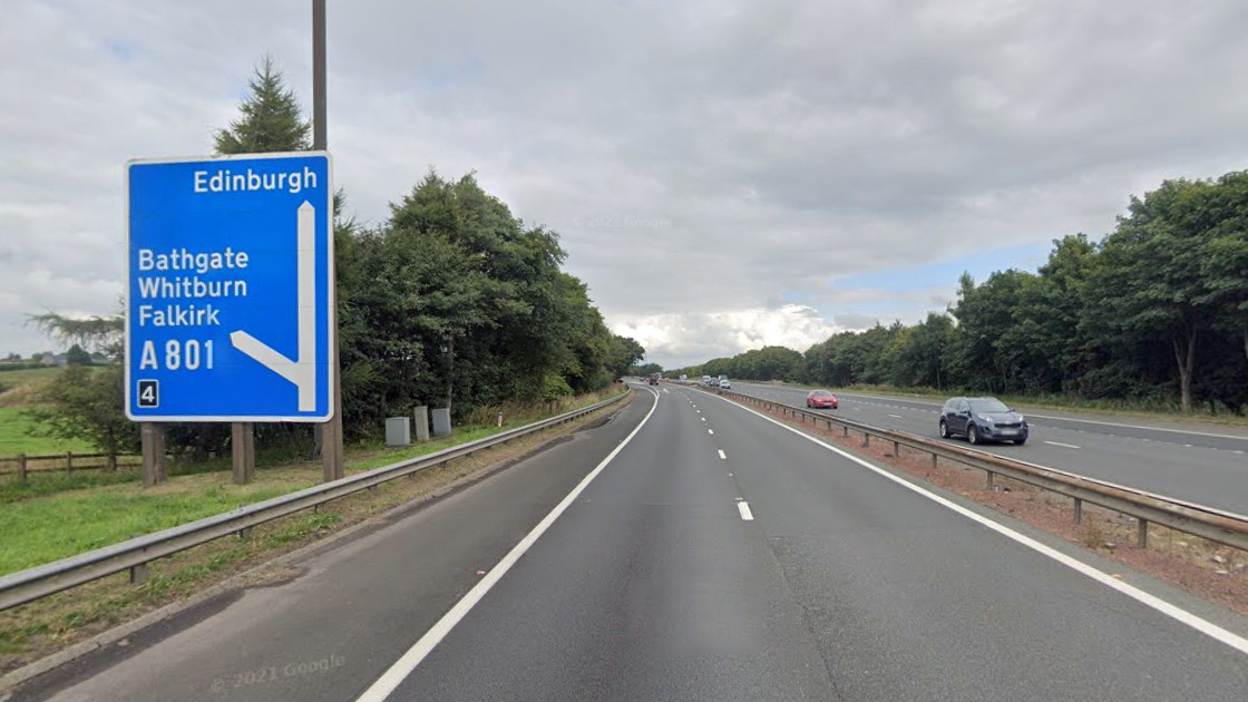 RESURFACING THE M8 JUNCTION 4A EASTBOUND OFF-SLIP