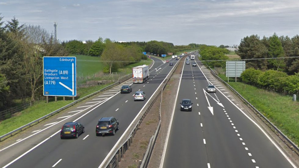 RESURFACING THE M8 EASTBOUND BETWEEN JUNCTION 3A SLIPS