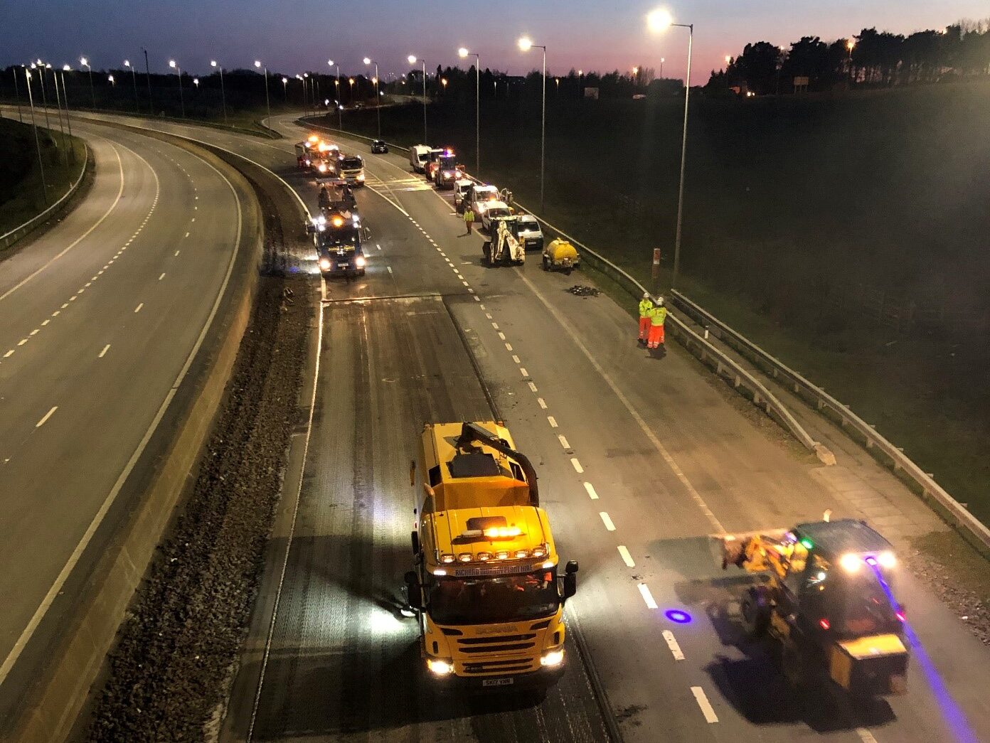 OVERNIGHT LANE AND CARRIAGEWAY CLOSURES FOR M80 MAINTENANCE