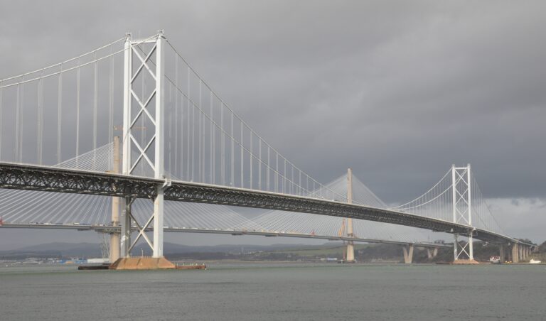 FORTH ROAD BRIDGE CENTRAL GRILLAGE REFURBISHMENT - BEAR Scotland