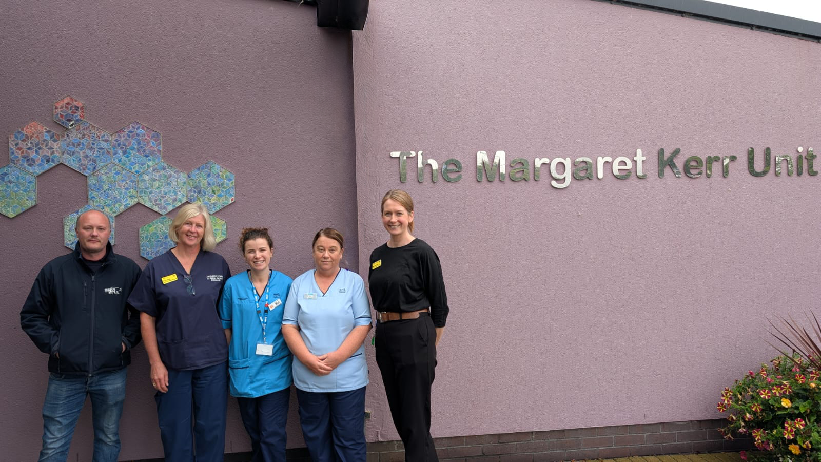 BORDERS PALLIATIVE CARE UNIT RECEIVES £750 FROM BEAR SCOTLAND